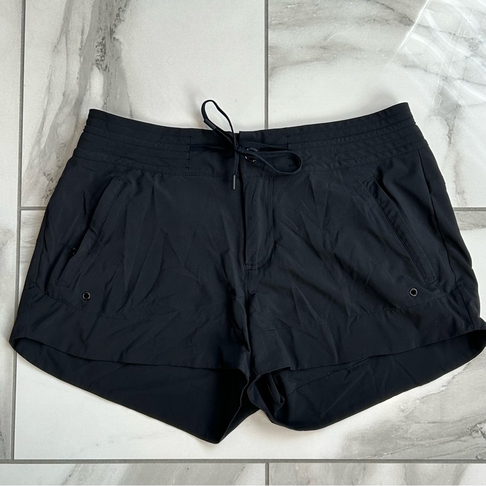 Athleta size 8 black shorts in great condition